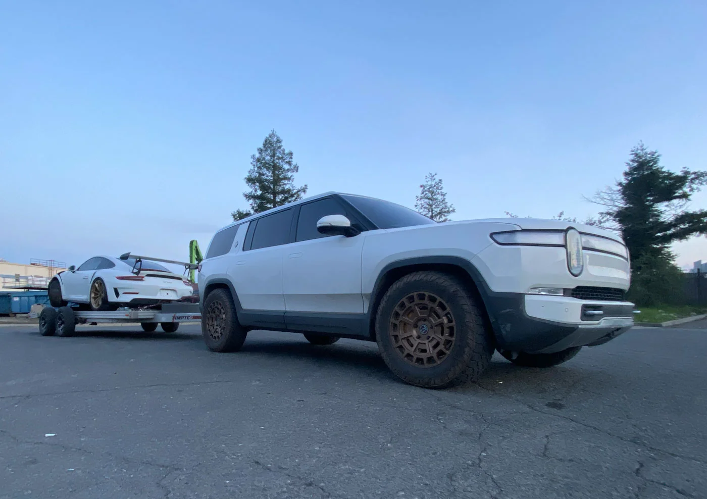 Rivian R1S towing a 991.2 GT3 RS