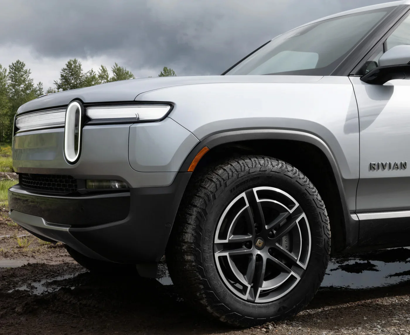 Rivian R1S on 20" All-Season Wheels
