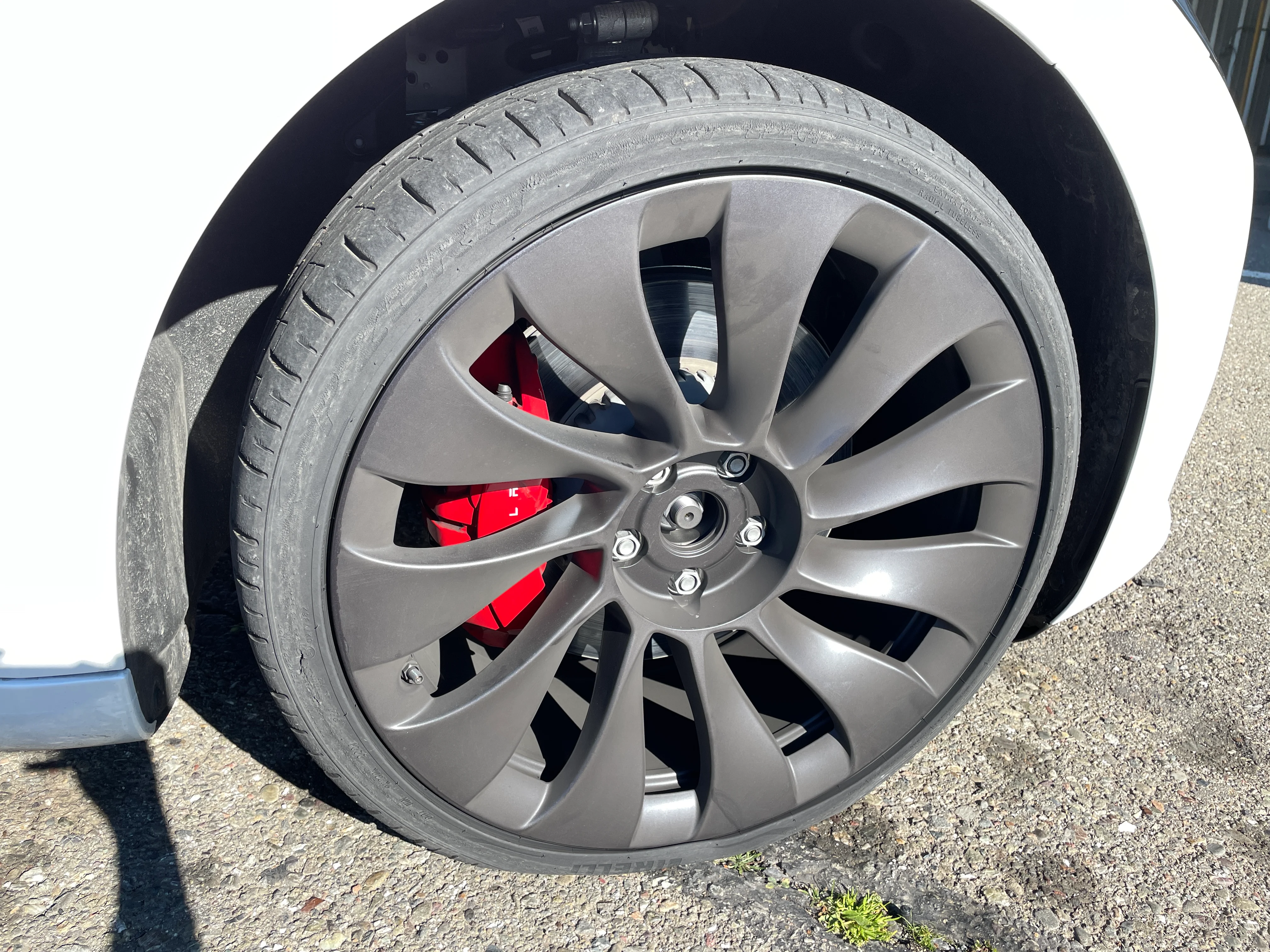 Tesla Model 3 - 20" Überturbine with punctured Pirelli P Zero PZ4
